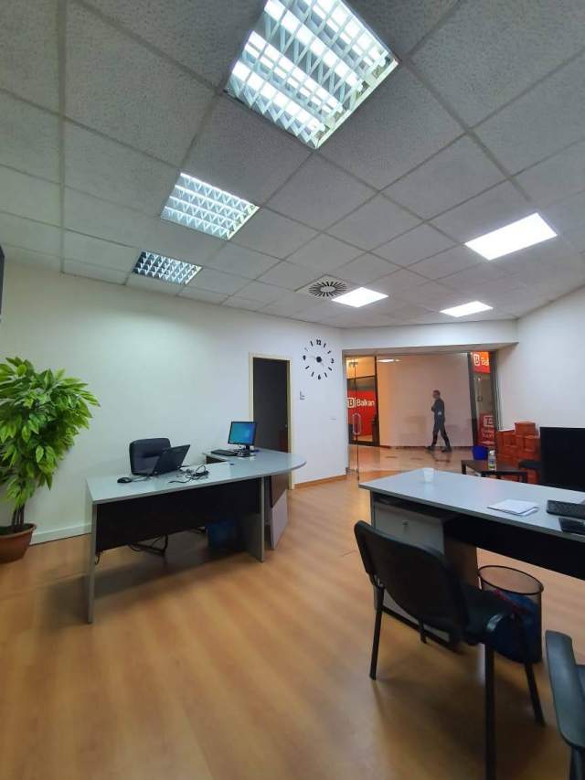 Tirane, shes dyqan Kati 1, 40 m² 185.000 Euro (Rr. Abdi Toptani (Torre Drin - Plaza))