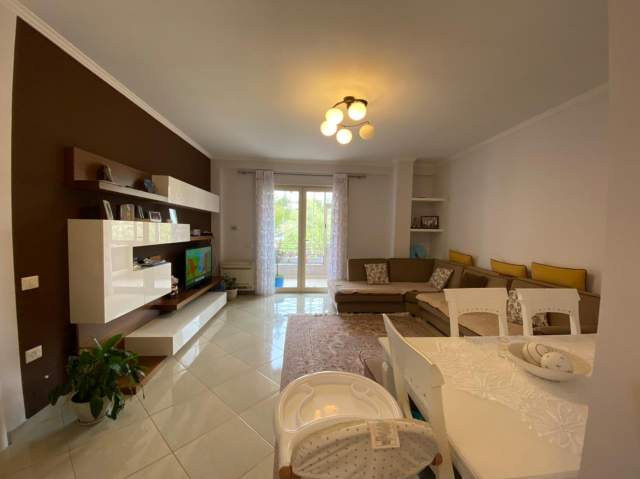 TIrane, shitet apartament 2+1+2 kati 3, 88.000 euro (Fresk)