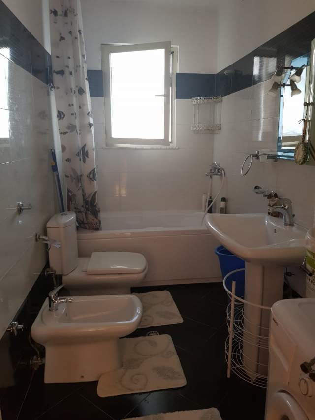 Tirane, jap me qera apartament 2+1