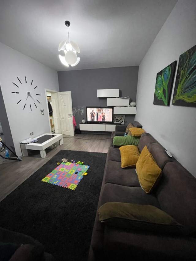 Tirane, jap me qera apartament 3+1 500 Euro