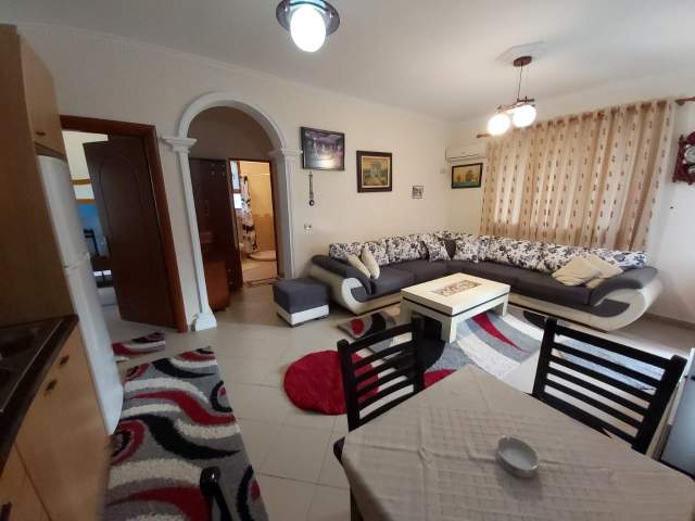 Tirane, jepet me qera Vile 2+1+BLK Kati 2, 85 m² 350 Euro (vilat gjermane)
