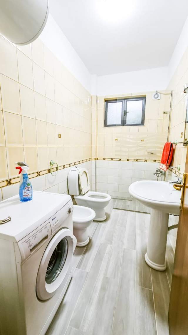 Tirane, jepet me qera Vile 3+1+BLK Kati 1, 110 m² 50.000 Leke (Hoxha Tasim)