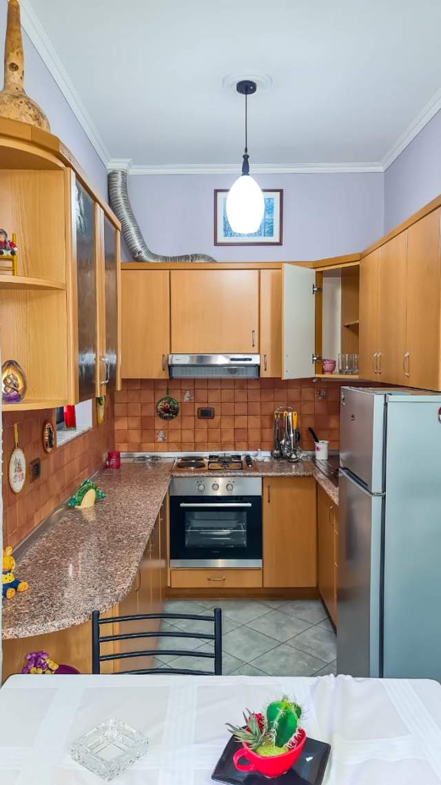 Tirane, jepet me qera Vile 3+1+BLK Kati 1, 110 m² 50.000 Leke (Hoxha Tasim)