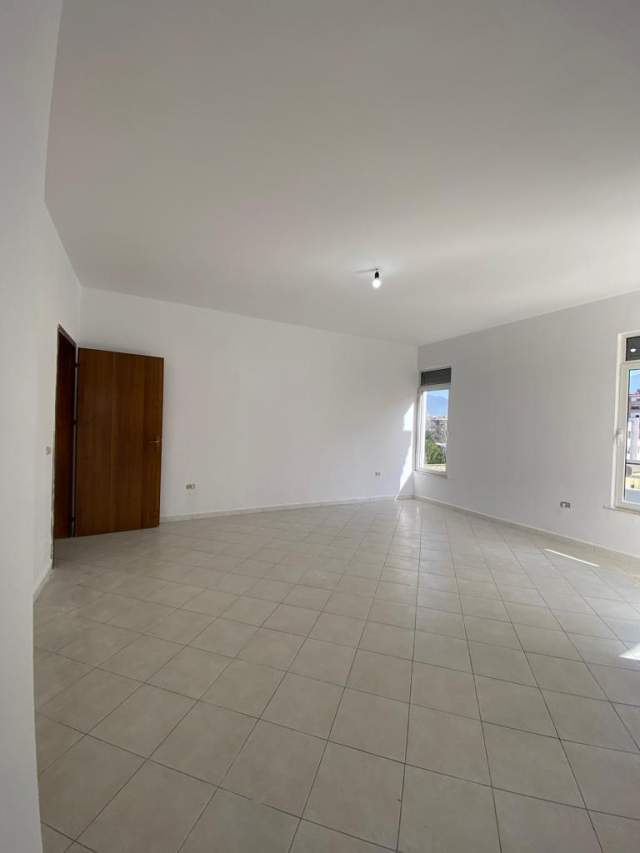 Tirane, shitet apartament 2+1 Kati 3, 125 m² 145000 Euro (Komuna)