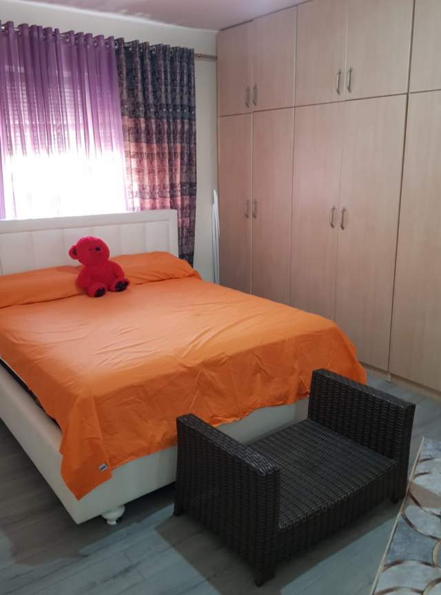 Tirane, jepet me qera apartament 2+1+BLK Kati 4, 85 m² 450 Euro (rr Kongresi i Lushnjes)