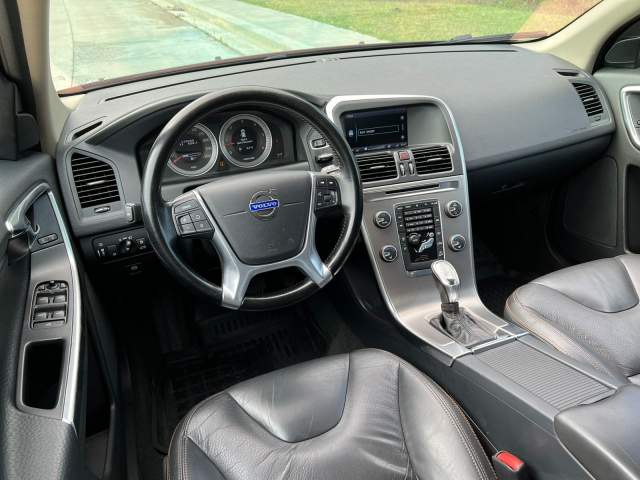 shes Volvo VOLVO XC 60 - AUTOMAT - 2.4 NAFTE - 2014
