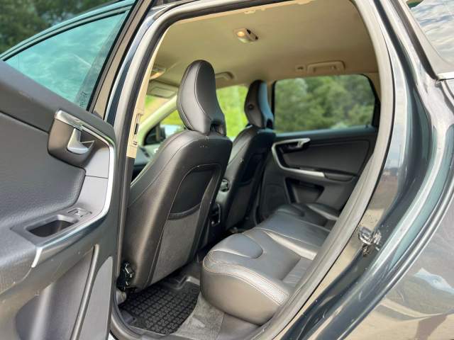 shes Volvo VOLVO XC 60 - AUTOMAT - 2.4 NAFTE - 2014