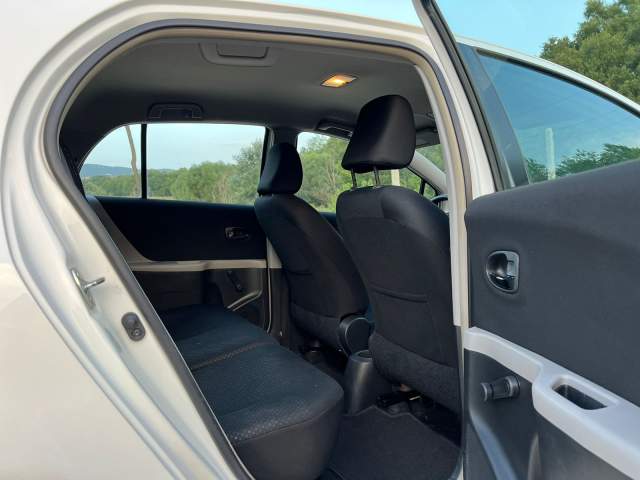 shes Toyota TOYOTA YARIS - AUTOMAT - 1.3 BENZINE Viti 2010,