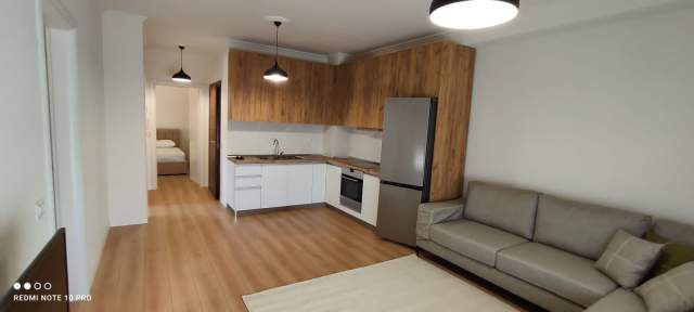 Tirane, jepet me qera apartament 2+1 550 Euro