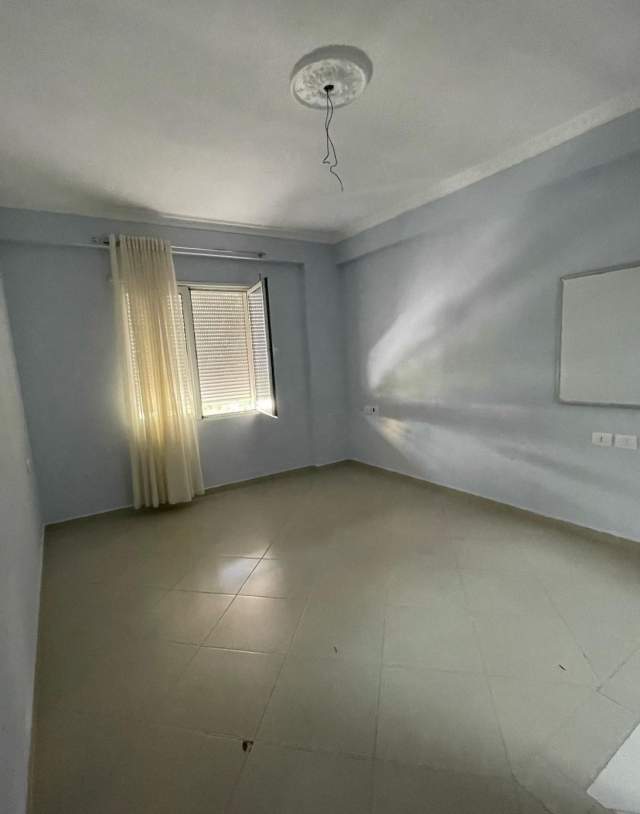 Tirane, jepet me qera apartament 2+1+BLK Kati 2, 100 m² 400 Euro (rr Bilal Sina)