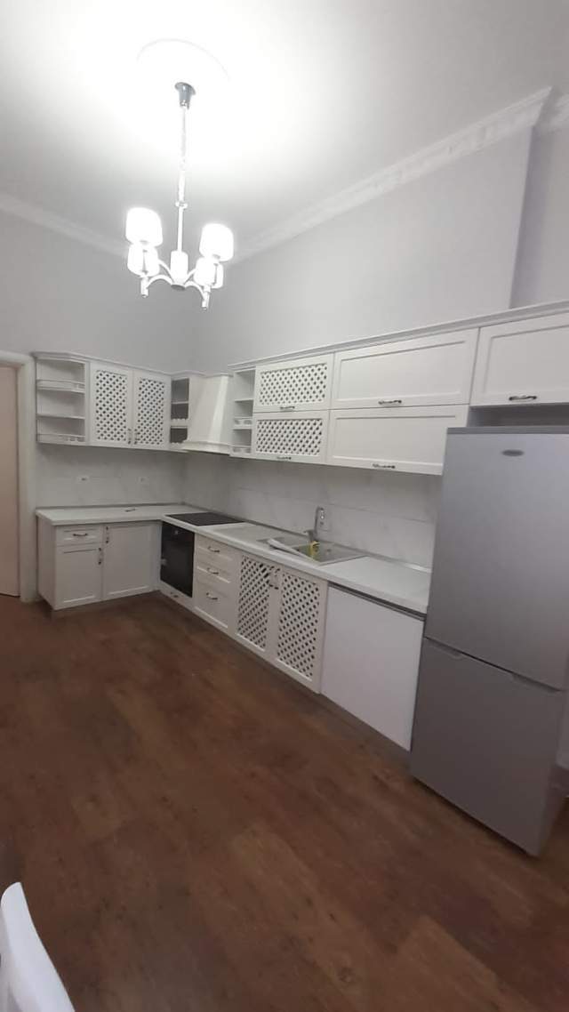 Tirane, jepet me qera apartament 3+1 Kati 2, 500 Euro
