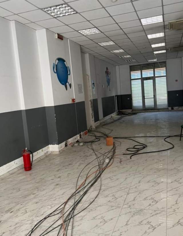 Tirane, jepet me qera ambjent biznesi Kati 0, 153 m² 3.500 Euro (Rruga e Kavajes prane Globit)