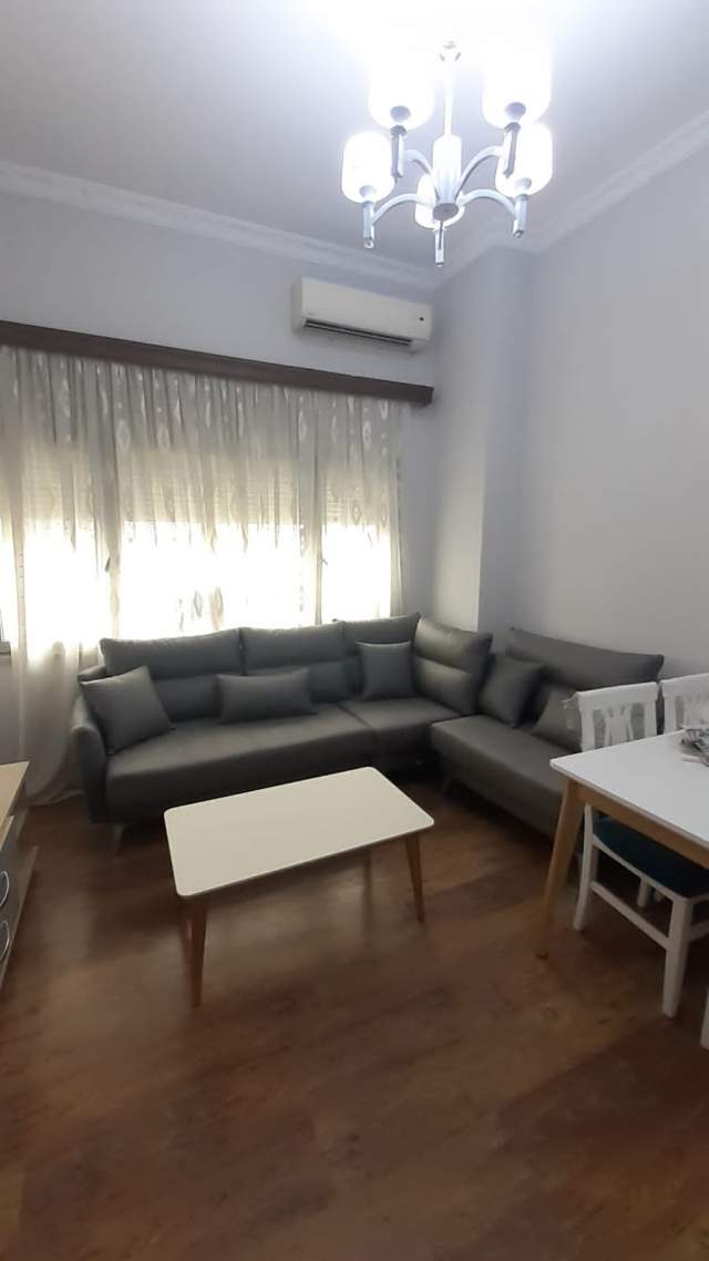 Tirane, jepet me qera apartament 3+1 Kati 2, 500 Euro