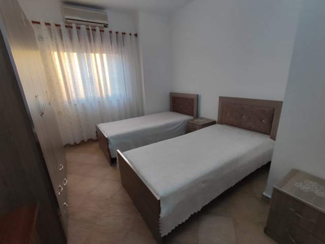 Tirane, jepet me qera apartament 2+1 Kati 3, 600 Euro