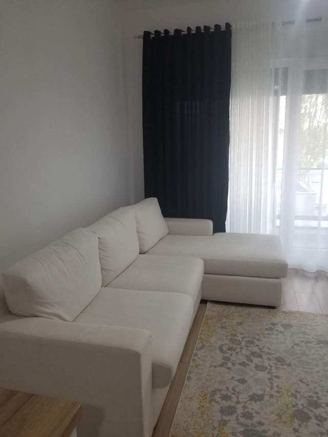 Tirane, jepet me qera apartament 1+1 Kati 3, 450 Euro
