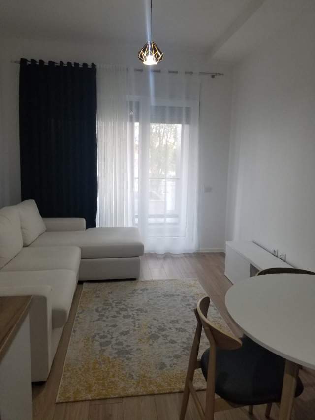 Tirane, jepet me qera apartament 1+1 Kati 3, 450 Euro