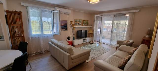 Tirane, jepet me qera apartament 2+1 Kati 5, 800 Euro