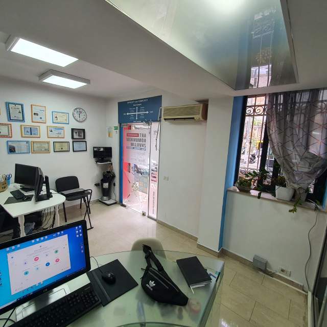 Tirane, jepet me qera zyre Kati 0, 85 m² 800 Euro (nikolla  tupe)