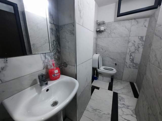 Tirane, jepet me qera apartament 1+1 Kati 1, 55 m² 330 Euro (Gjon Mili)
