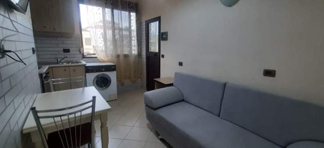 Tirane, jepet me qera apartament 1+1 Kati 2, 45 m² 300 Euro (gjon mili)