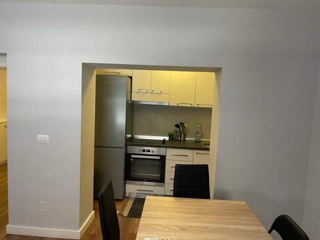 Tirane, jepet me qera apartament 1+1 550 Euro