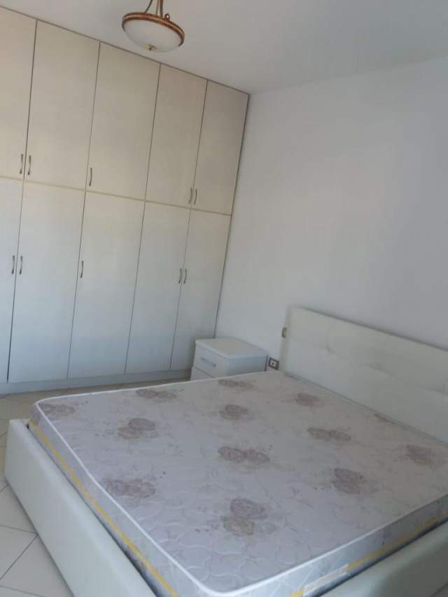 Tirane, jepet me qera apartament 2+1+BLK Kati 9, 110 m² 550 Euro (durresit)