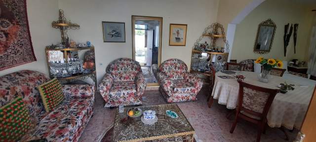 Në qendër të Vlorës shitet shtepi dykatëshe 110 m2 me sip trualli rreth 400 m2