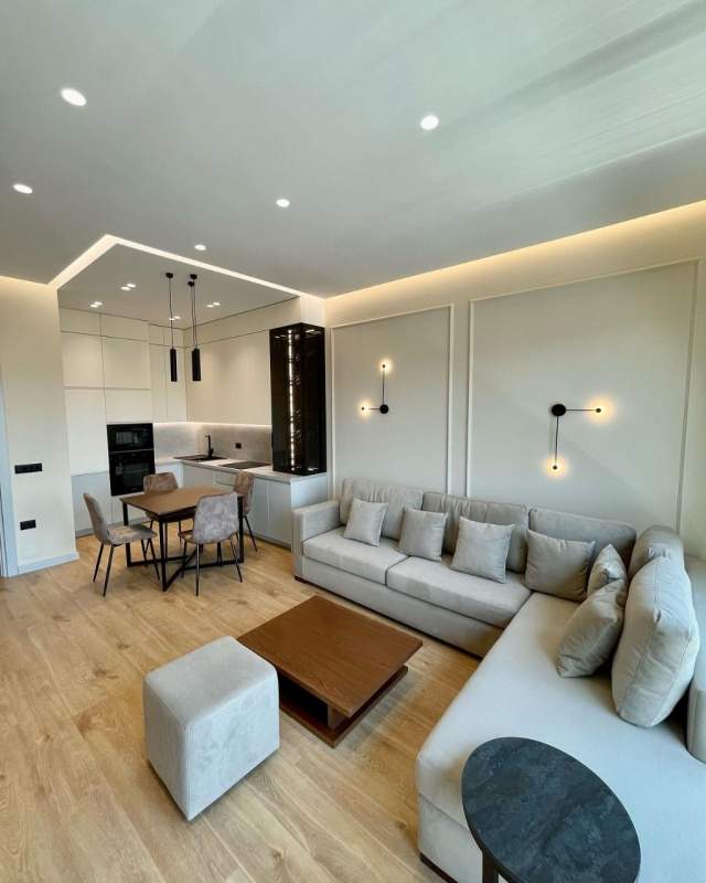 Japim me qira apartament 1+1 te "Square 21", 76 m² 650 Euro