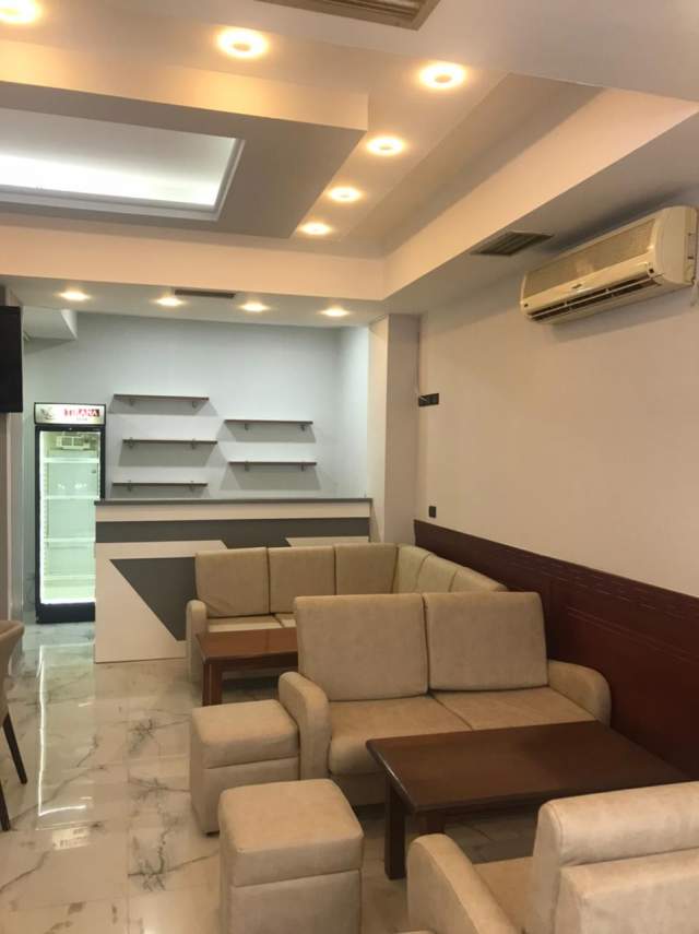 Tirane, jepet me qera lokal Kati 0, 53 m² 400 Euro (kongresi i tiranes)