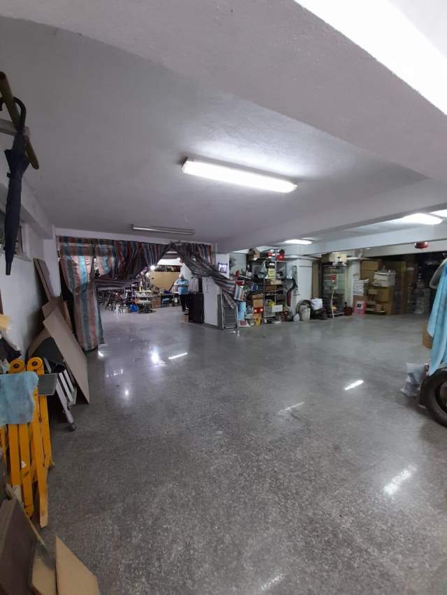 Tirane, jepet me qera garazh Kati 0, 1.500 Euro (durresit)