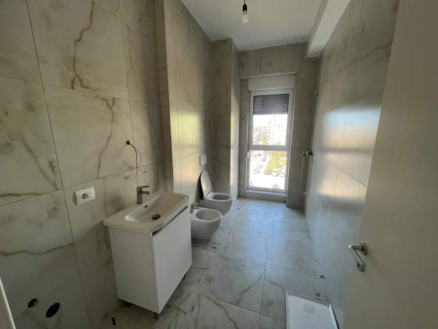 Tirane, jepet me qera apartament 2+1+BLK Kati 5, 105 m² 400 Euro