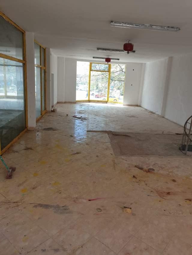 Tirane, jepet me qera ambjent biznesi Kati 1, 195 m² 1.000 Euro