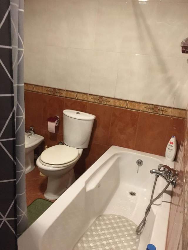 Tirane, jepet me qera apartament 3+1+BLK Kati 6, 157 m² 800 Euro (barrikadave)