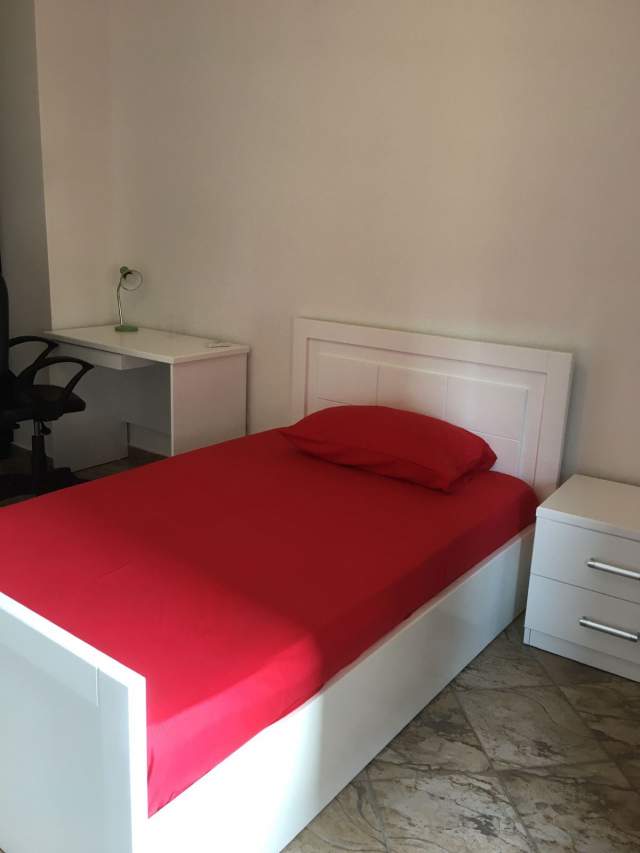 Tirane, jepet me qera apartament 3+1+BLK Kati 6, 157 m² 800 Euro (barrikadave)