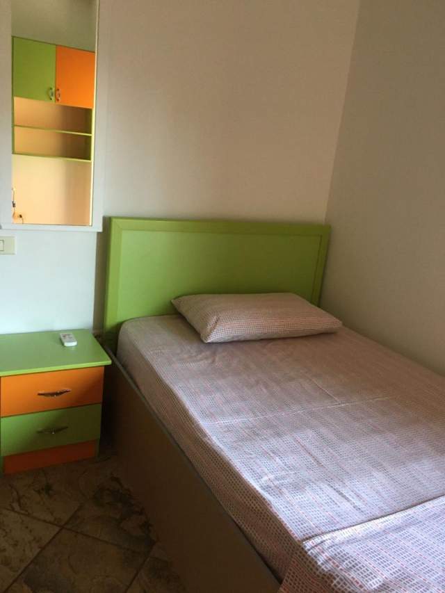 Tirane, jepet me qera apartament 3+1+BLK Kati 6, 157 m² 800 Euro (barrikadave)