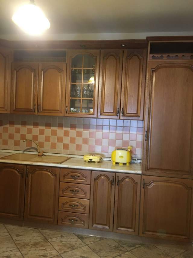 Tirane, jepet me qera apartament 3+1+BLK Kati 6, 157 m² 800 Euro (barrikadave)