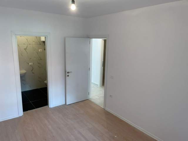 Tirane, jepet me qera apartament 2+1+BLK Kati 2, 115 m² 500 Euro (kongresi manastirit)