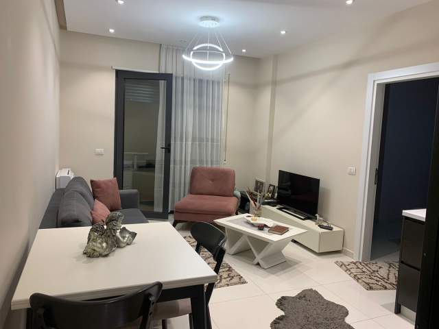 Super Apartament 1+1 me qira Pazari i Ri Tirane