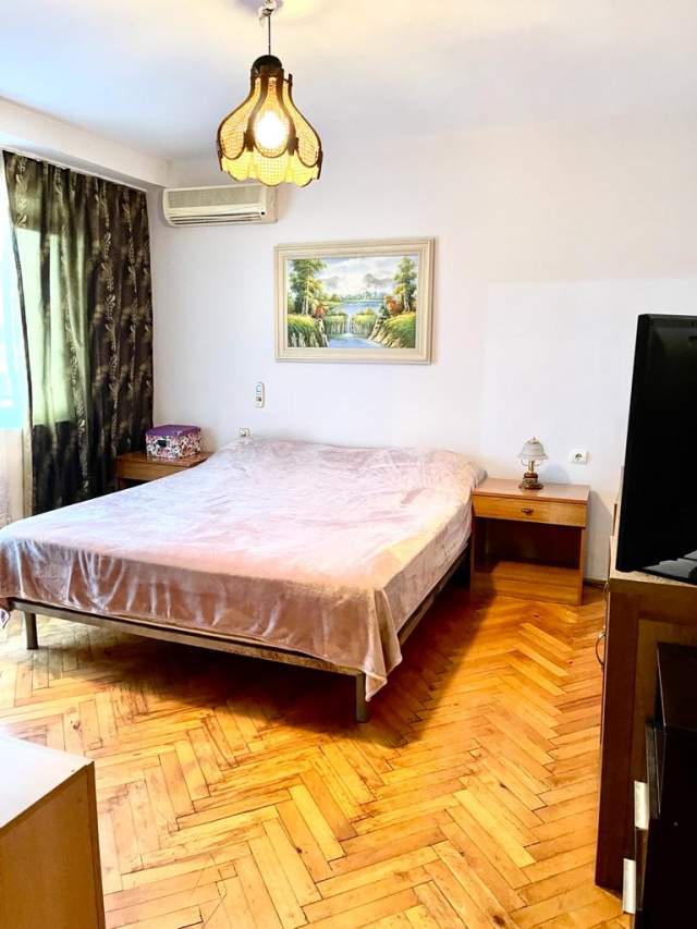 Apartament 2+1+2tualete me qira ne Qender Tirane