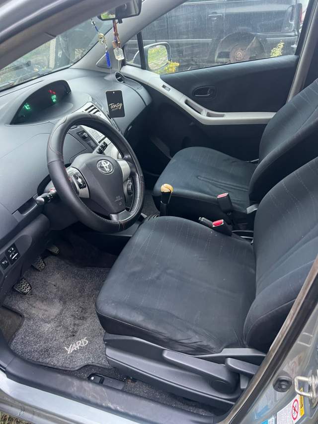 Tirane, shes makine Toyota Yaris Viti 2006, 4.000 Euro