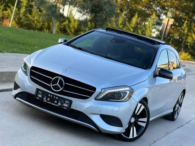 shes Mercedes-Benz MERCEDES A 180 - PANORAMA - 2013