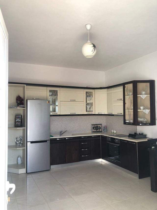 Tirane, jepet me qera apartament 2+1+BLK Kati 1, 115 m² 650 Euro (rruga xhaferr shaba)