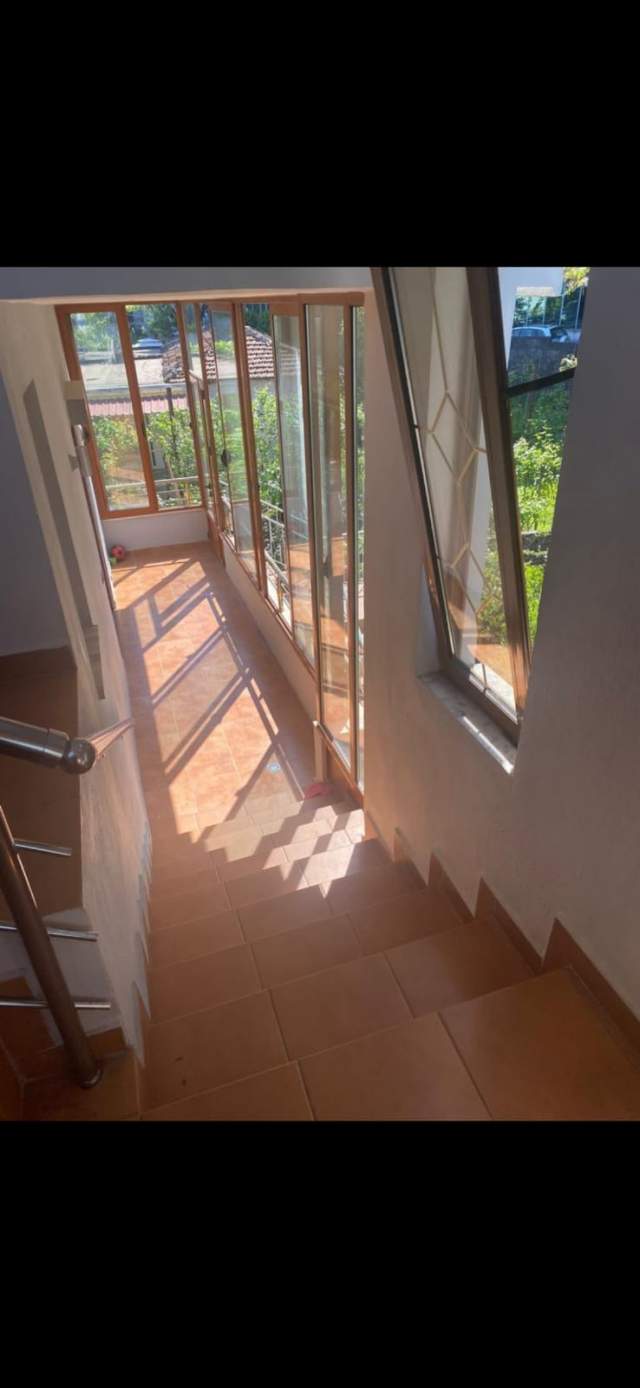Tirane, jepet me qera apartament duplex 3+1+BLK Kati 2, 230 m² 400 Euro (dalip topi)