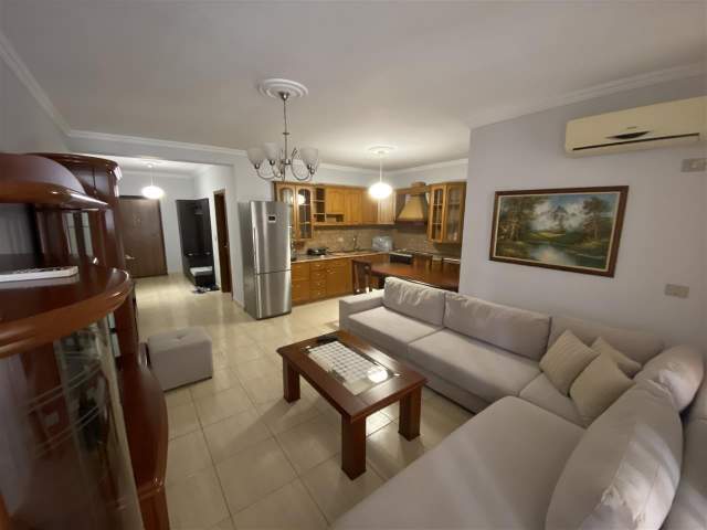 Tirane, jepet me qera apartament 4+1 Kati 8, 95 m² 450 Euro (komuna e parisit)