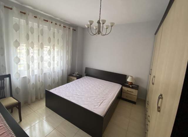 Tirane, jepet me qera apartament 2+1+BLK Kati 8, 95 m² 450 Euro (tek lulishtja)