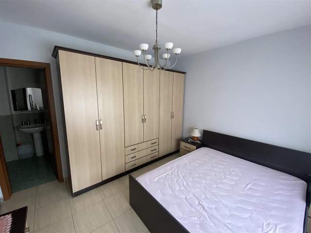 Tirane, jepet me qera apartament 4+1 Kati 8, 95 m² 450 Euro (komuna e parisit)