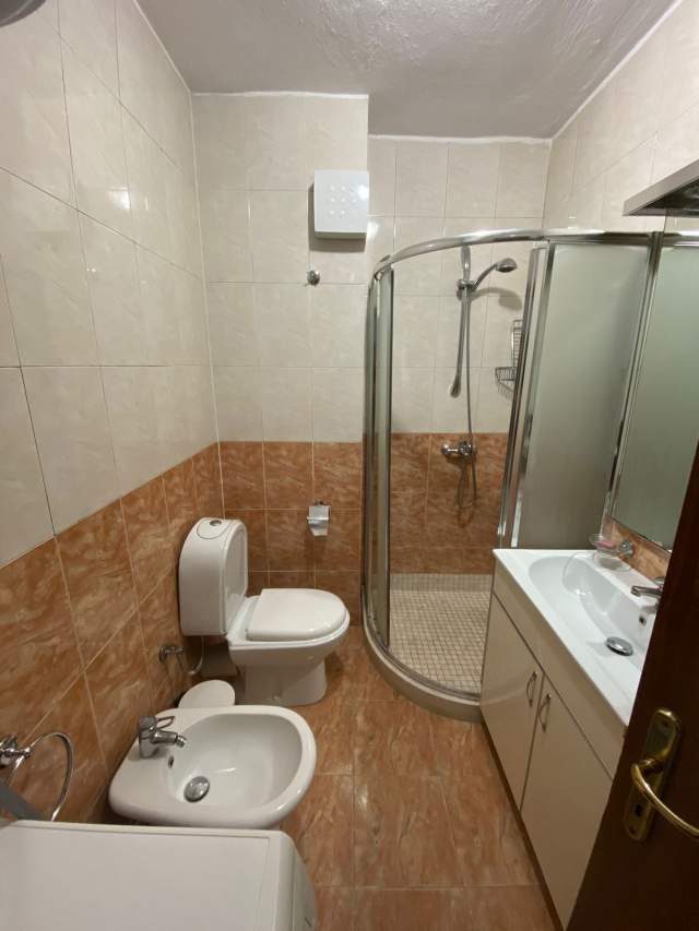 Apartament 2+1 me qira, Komuna e Parisit, Tirane✔️