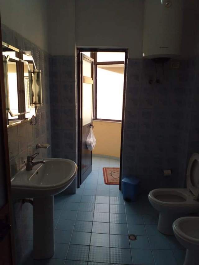 Tirane, shitet apartament 1+1+BLK Kati 3, 74 m² 90.000 Euro (kinostudio)
