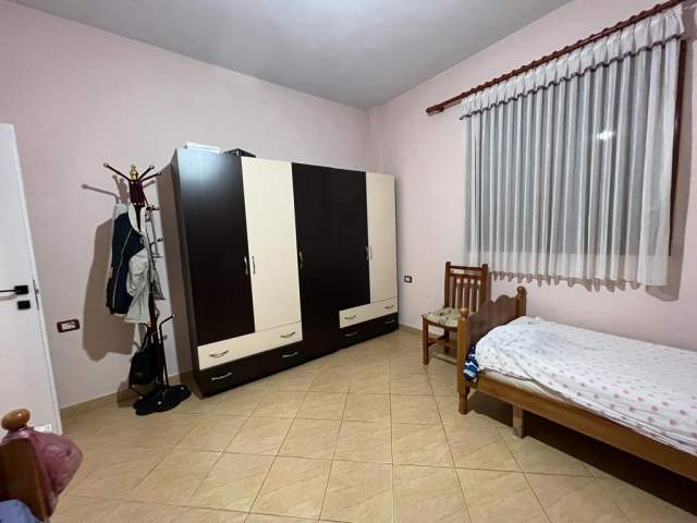 Tirane, jepet me qera apartament 2+1+A+BLK Kati 2, 100 m² 50.000 Leke (rruga azem galica)