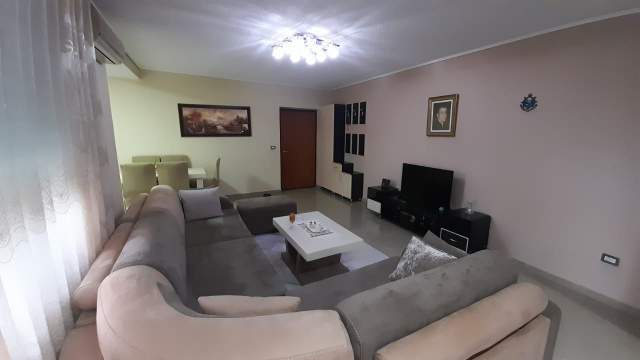 Tirane, shitet apartament Kati 3, 105 m² 83.000 Euro (treg elektrik)
